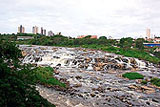 Die Wasserqualität des Piracicaba soll verbessert werden, indem das Abwasser vor der Einleitung in den Fluss in dezentralen, modernen Kläranlagen gereinigt wird. Die Wasserqualität des Piracicaba soll verbessert werden, indem das Abwasser vor der Einleitung in den Fluss in dezentralen, modernen Kläranlagen gereinigt wird.
