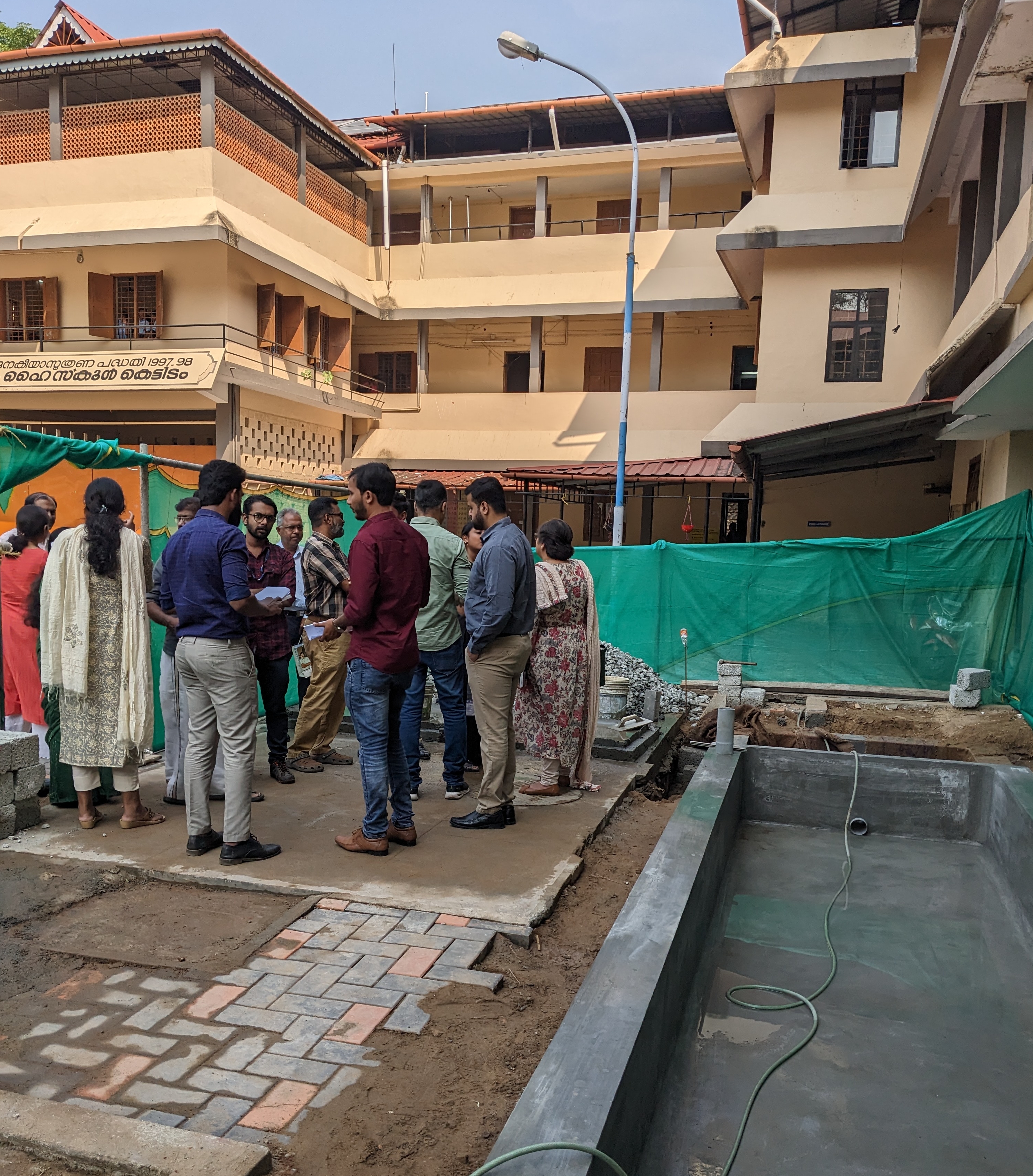 An der Government Higher Secondary School in Kochi wird eine naturnahe Abwasserreinigung gebaut.