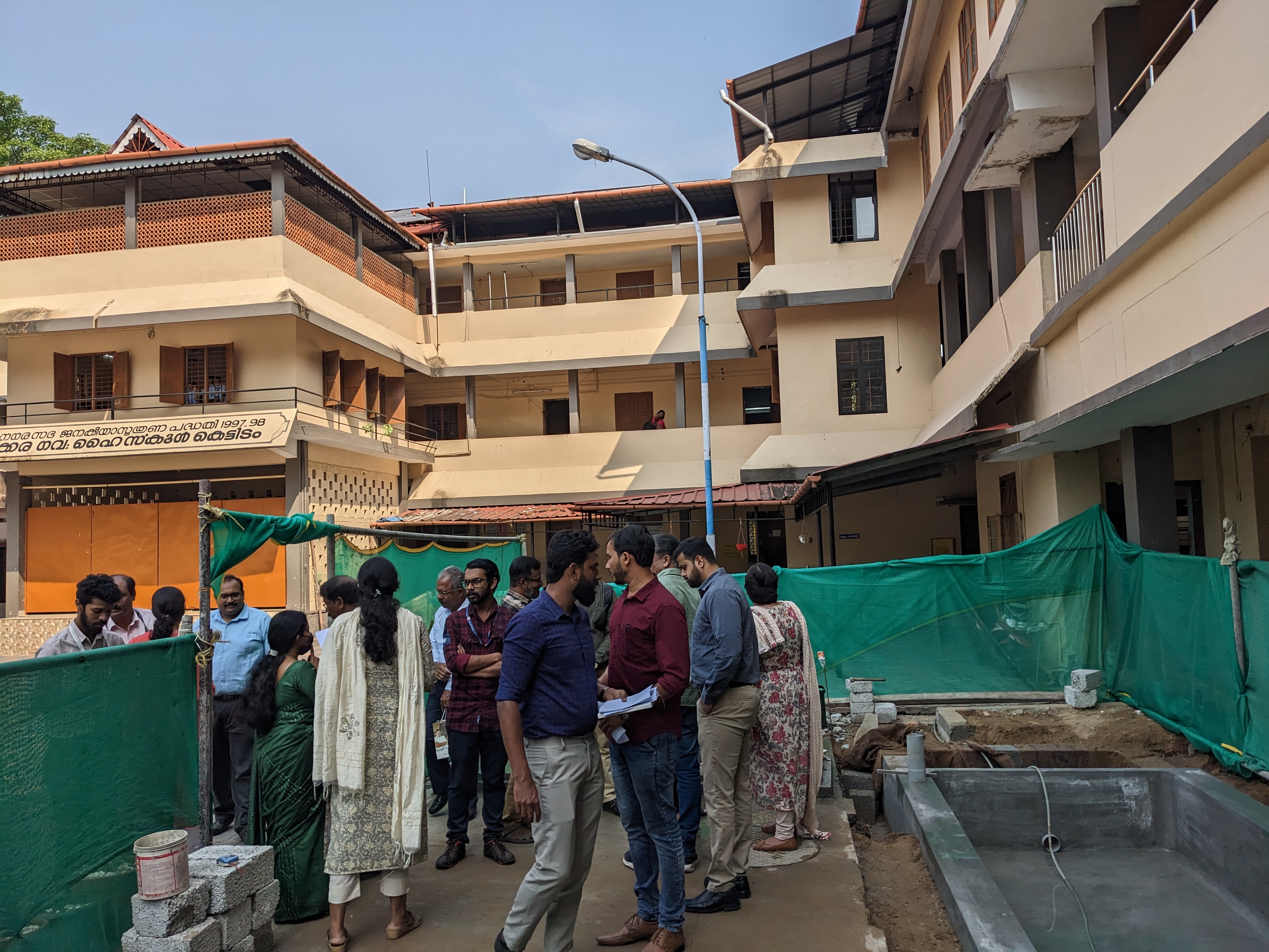 An der Government Higher Secondary School in Kochi wird eine naturnahe Abwasserreinigung gebaut.