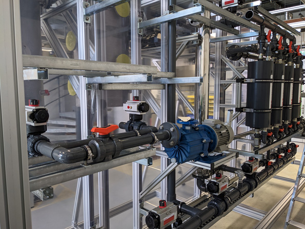 Aufbau der AmmoRe-Pilotanlage im Technikum am Fraunhofer IGB