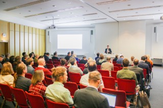 Dr.-Ing. Marius Mohr führte die Teilnehmenden beim Vernetzungstreffen am Fraunhofer IGB durch das Programm.