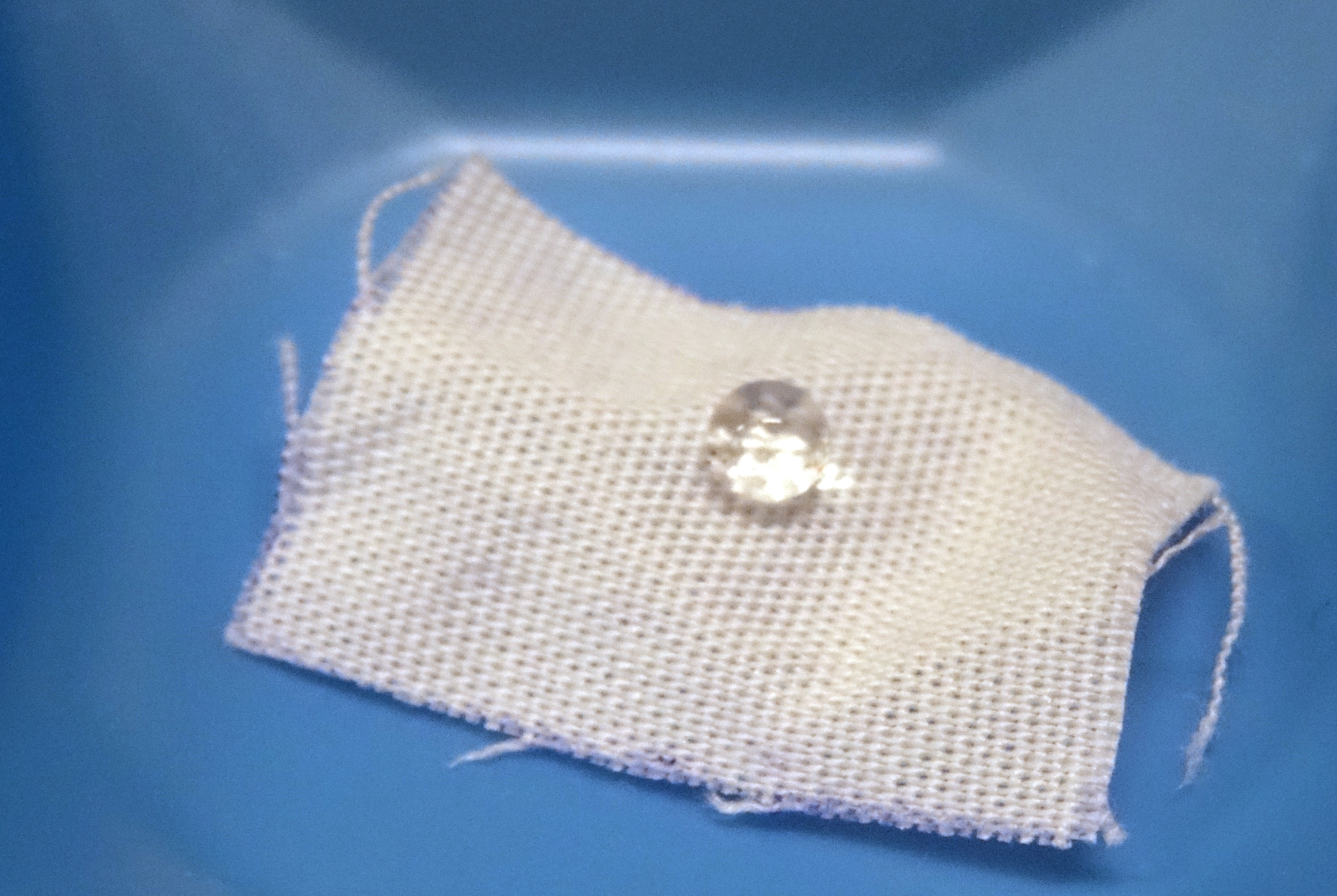 Hydrophobierte Cellulose im Tropfentest