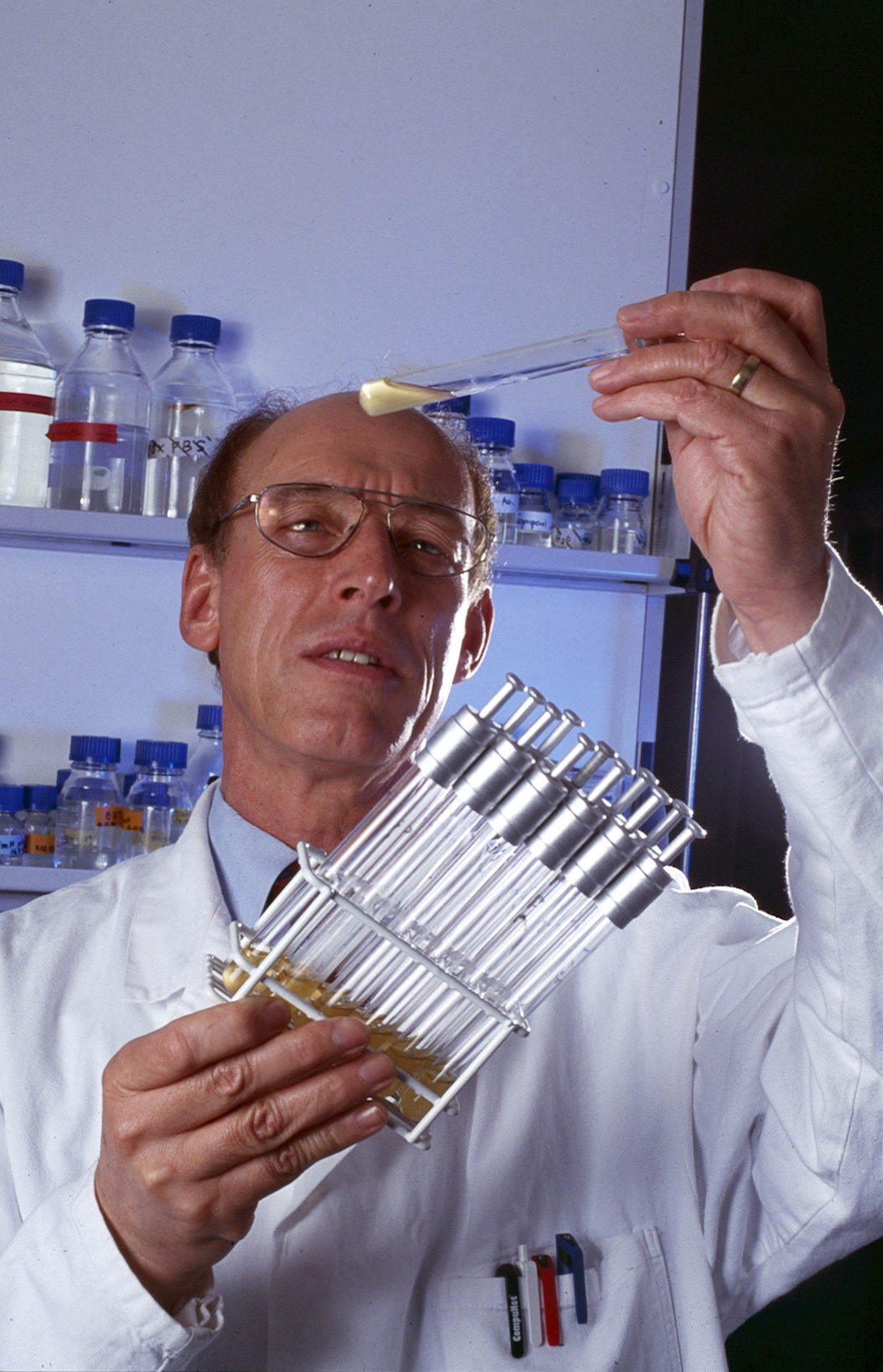Mit Prof. Dr. techn. Herwig Brunner zieht die molekulare Biotechnologie ein.