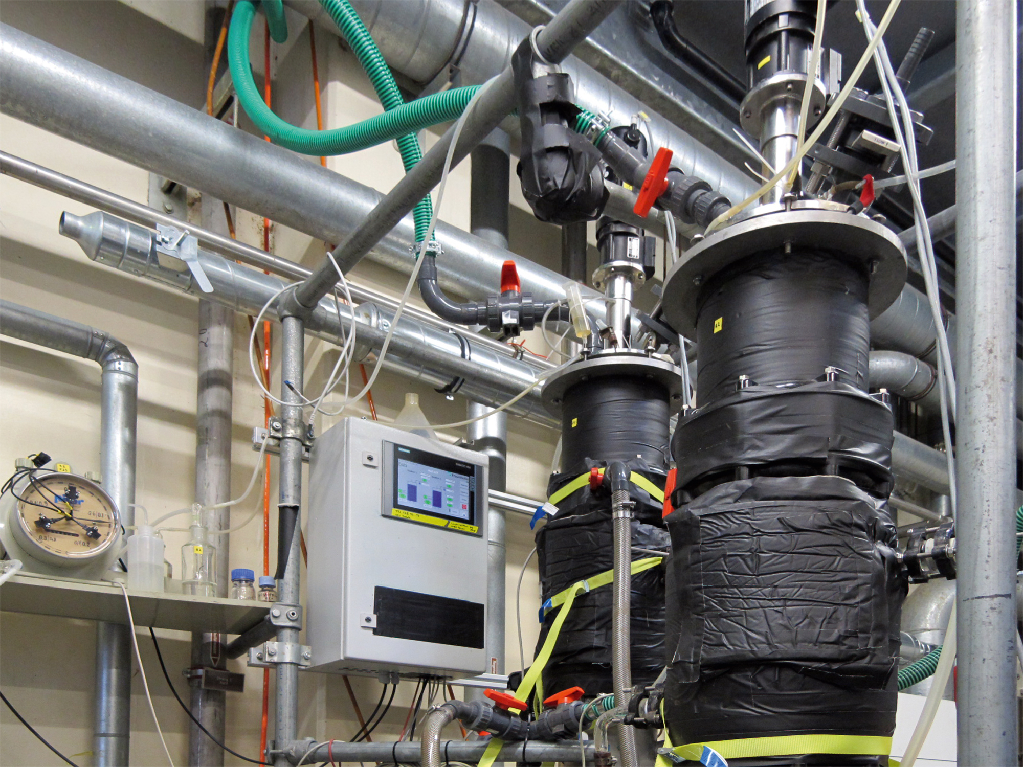Test reactor at the Fraunhofer IGB technical center. Test reactor at the Fraunhofer IGB technical center.