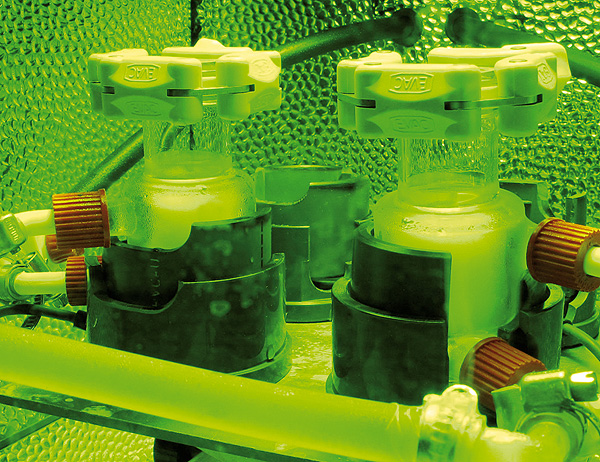 Miniaturised and parallelised UV glass reactors to optimise nanoparticle production.