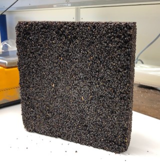 Insulation board made from rapeseed hulls